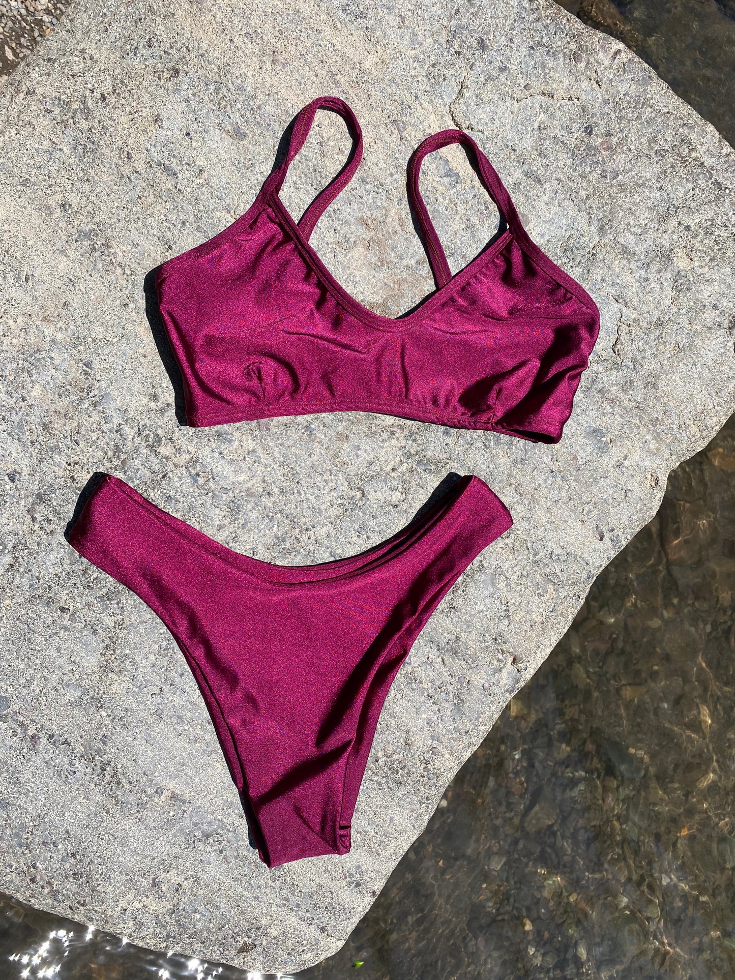 Bikini peto burdeo  + Calzón sin costuras