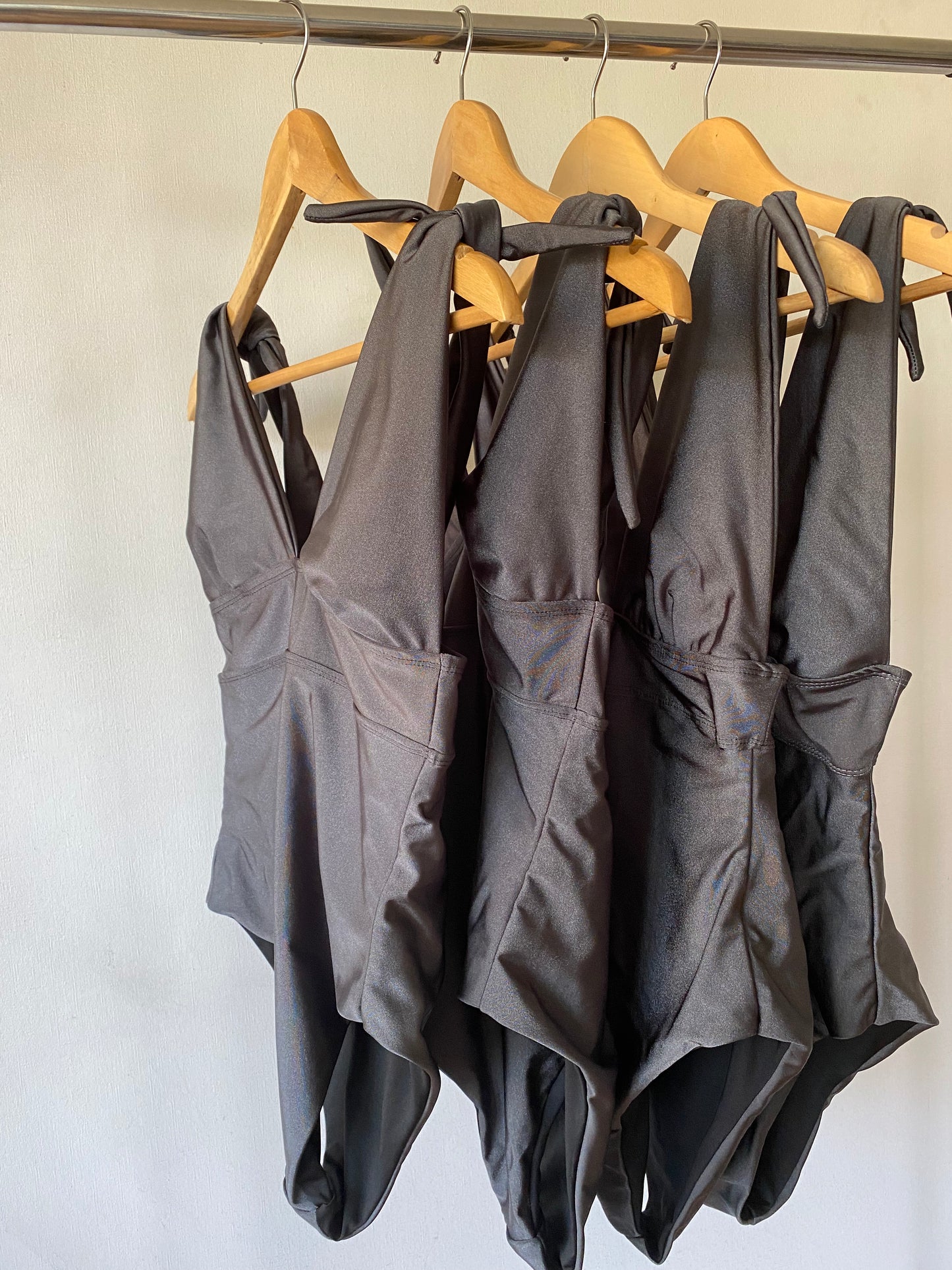 Traje de baño entero amarras gris